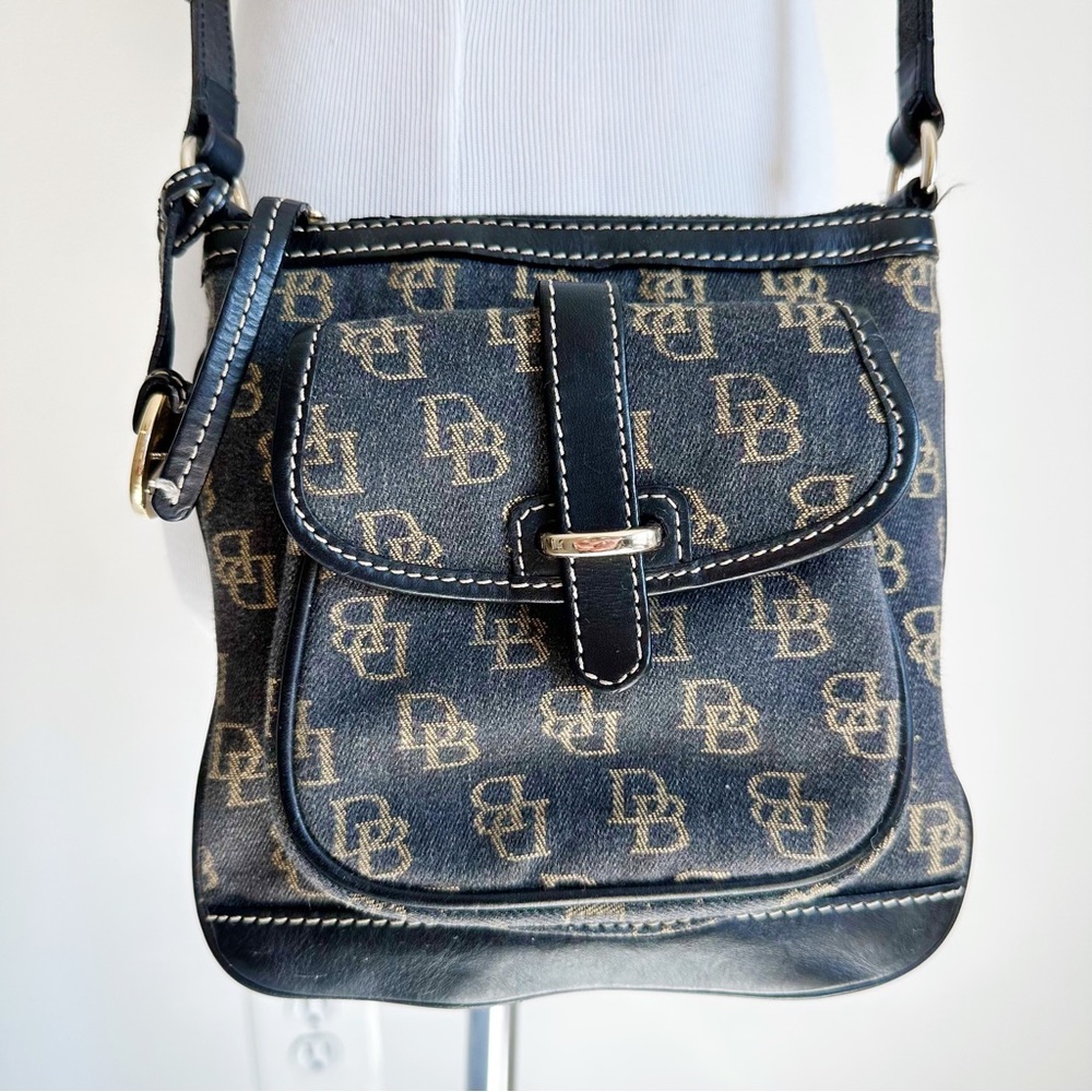 Dooney and Bourke Y2K Black Signature Logo Canvas Leather Crossbody Purse